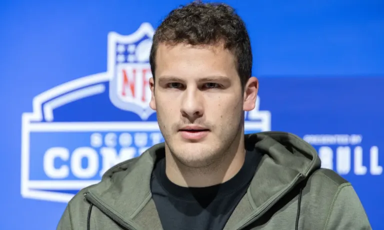 I was benched for David Montgomery” FOR WHAT REASON. Lions TE tender angry comment..