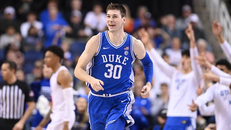 Kyle Filipowski :is playing tonight? Latest news on Duke star’s status vs. Louisville after court-storming injury read more….