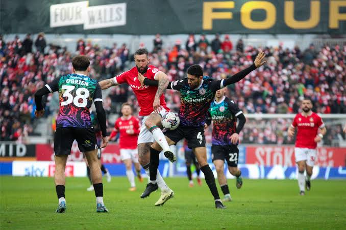 Wrexham continue promotion challenge away to Grimsby