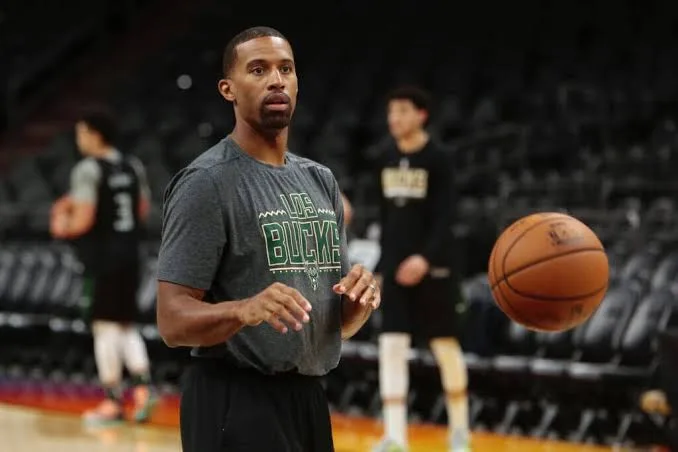 NBA Report: Charles Lee will be candidate for Hornets head coaching job…see more on