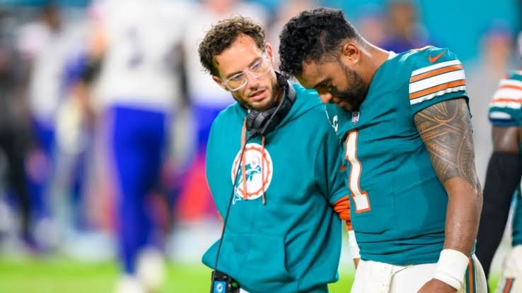 “Miami Dolphins QB Tua Tagovailoa Hospitalized in Critical Condition, NFL Community Rallies in Support.