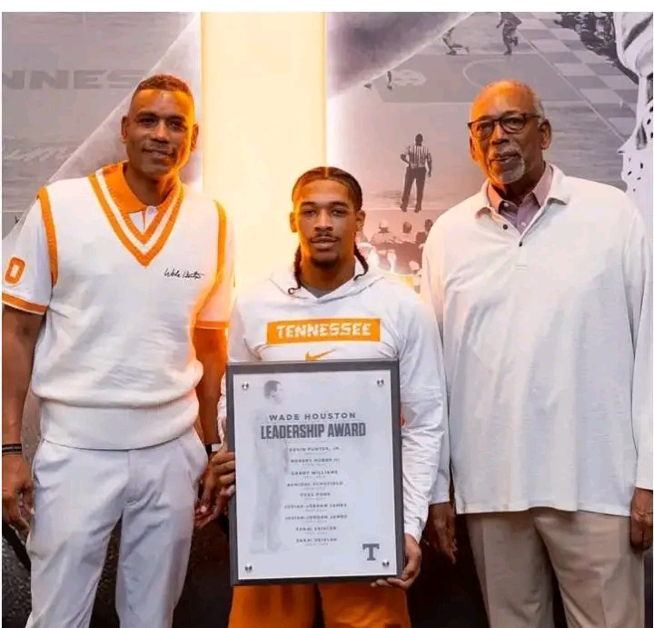 Good News: Tennessee Vols Guard Zakai Zeigler Wins Prestigious Bob Cousy and Midseason Wooden Awards…