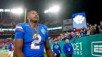 Florida QB DJ Lagway Shocks Fans by Axing $67.5M Deal, Leaves Coach Napier Stunned with Bold Move and Emotional Tribute to Teammates In a jaw-dropping turn, DJ Lagway ditches a multimillion-dollar Florida deal, stunning Coach Billy Napier, and wins hearts with a powerful, heartfelt gesture toward teammates.