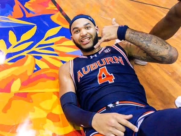 Auburn Tigers Basketball Rising star Johni Broome Makes History by Claiming the Coveted 2025 Oscar Robertson Trophy, Honoring Him As the Nation’s Top Collegiate Basketball Player with a Stellar Performance, He Also Received…