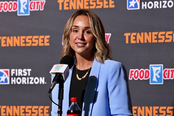 ESPN reports Tennessee Women’s Basketball Coach Kim Caldwell shocked the college basketball world by rejecting a staggering $7.5 million NIL offer from Georgia and Notre Dame. Instead of chasing the money, Caldwell chose legacy over luxury, stating, “I have no plans beyond being the Lady Vol head coach.” Her loyalty sends a powerful message across the NCAA.