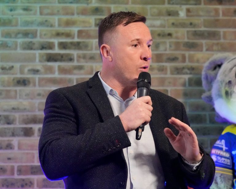 “Wigan Warriors Stunned as Owner Mike Danson Dismisses Club Legend Kris Radlinski in Sudden Decision, Triggering Shockwaves Through Fans and Backroom Staff”…………..