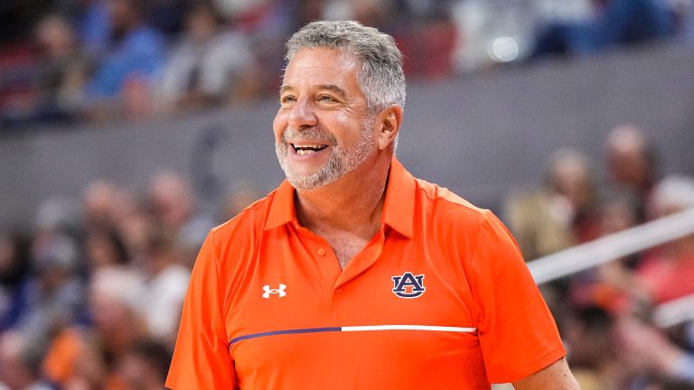 In an extraordinary act of generosity, Auburn men’s basketball coach Bruce Pearl and his wife, Brandy, have pledged to donate 100% of his season bonuses and sponsorship earnings to charitable organizations and homeless support initiatives. At a time when massive NCAA coaching bonuses are the norm, their selfless commitment sets a rare and inspiring example of leadership, compassion, and purpose beyond the game……………