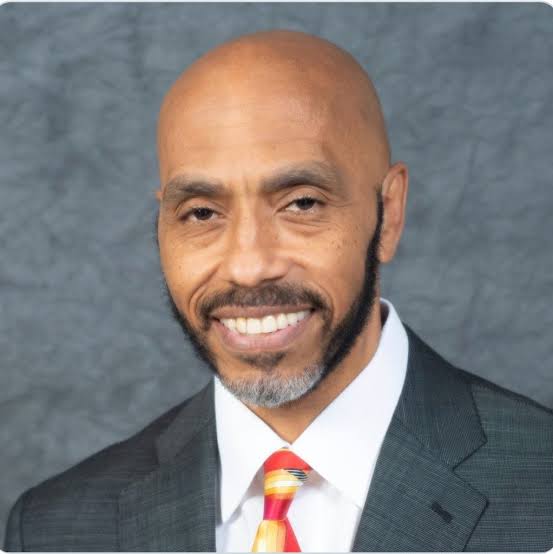 Breaking News: A Thrilling Development at the KFC Yum! Center – Former Louisville Cardinals Men’s Basketball Icon Darrell Griffith Makes a Triumphant Return as Senior Coach… Read More……………