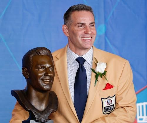 Los Angeles Rams Immortalize Kurt Warner with Bronze Statue: A Legendary Tribute to Perseverance and Greatness……………