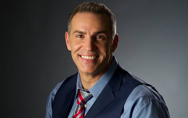 BREAKING NEWS: Excitement fills Asal A Ground Stadium as iconic former Los Angeles Rams quarterback Kurt Warner makes a dramatic return—joining the team as a senior coach to help revive their storied legacy…………..