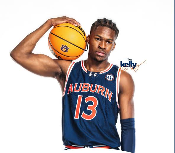 Chris Moore Turns Down $4.7 Million NIL Offer from Tennessee to Finish Career at Auburn…………..