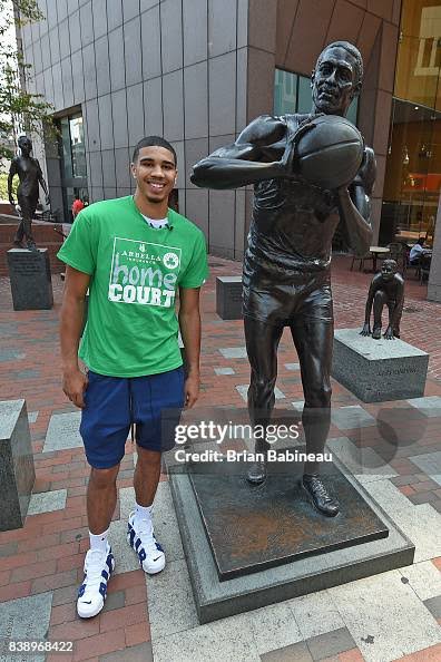 Historic Moment in Boston: The Bronze Statue of Celtics Legend Jayson Tatum Unveiled, Honoring His Groundbreaking Legacy………………
