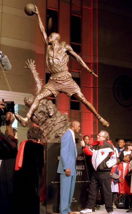 Bronze Status of UNC Legend Michael Jordan Revealed at Stadium – A Timeless Tribute to Greatness…………..