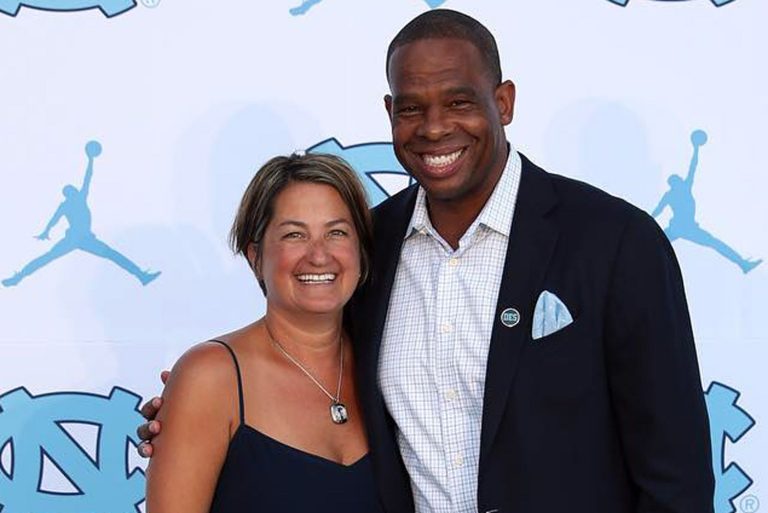 Major shock at the Tar Heels! Head coach Hubert Davis and his longtime wife Leslie Davis—once seen as the ideal sporting couple—are reportedly going through a dramatic split after many years of marriage, leaving fans stunned and pouring out their reactions across social media.