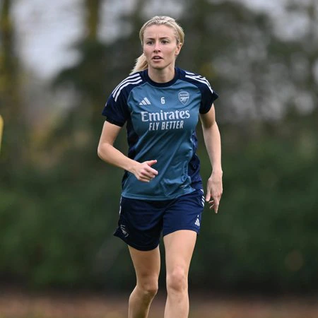 Leah Williamson is steadily progressing in her comeback after being sidelined for the opening two months of the Women’s Super League campaign, and our latest gallery shows her training once again on the Sobha Realty Training Centre pitch…..