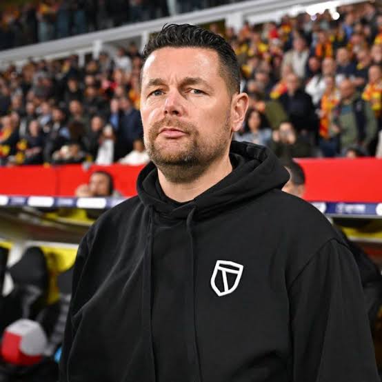 💣 Crystal Palace launch surprise move for £30m midfield star 😱 Leeds left fearing another transfer hijack by Palace 🔥 Pierre Sage’s first MAJOR statement is loading